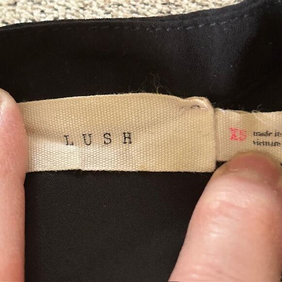 Lush V-Neck High-Low Sleeveless Black Blouse, Size XS - Picture 7 of 7